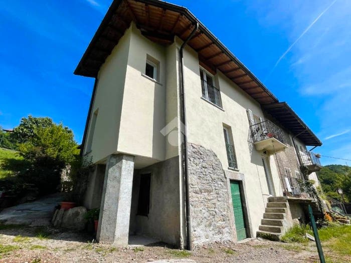 Casa trilocale in vendita in Via Cavallotti, Porto Ceresio