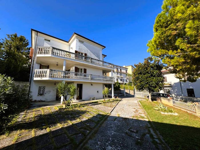 Casa con 6 locali in vendita in via Augusto Murri, Centro, Torre San Patrizio