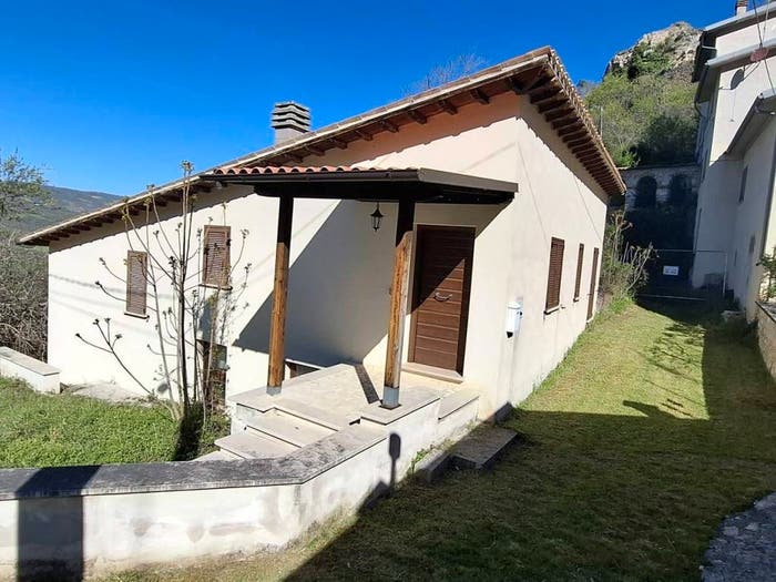 Casa con 6 locali in vendita in Via della Cava, Norcia