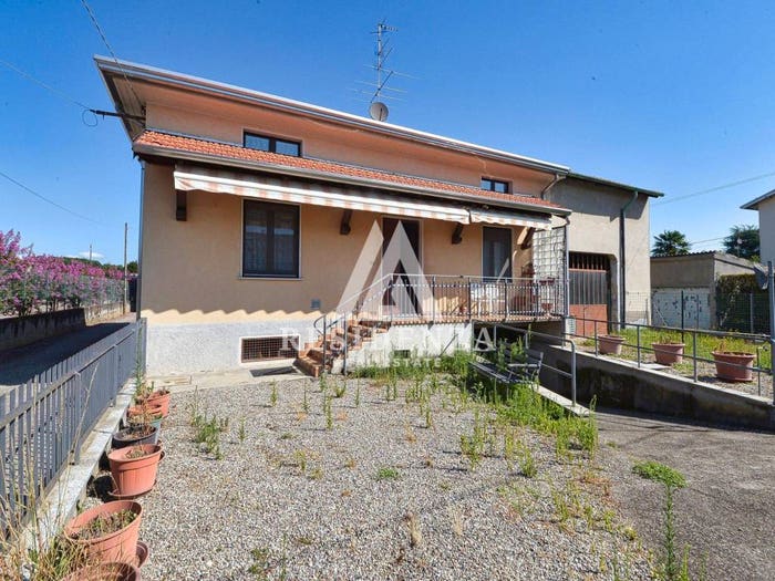 Casa con 5 locali in vendita in Via Bozza al Ponte, Bozza Al Ponte, Cairate