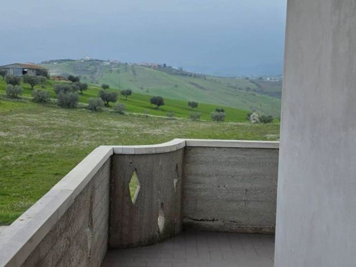 Appartamento con 5 locali in vendita in Via Chiareto Est, Bellante