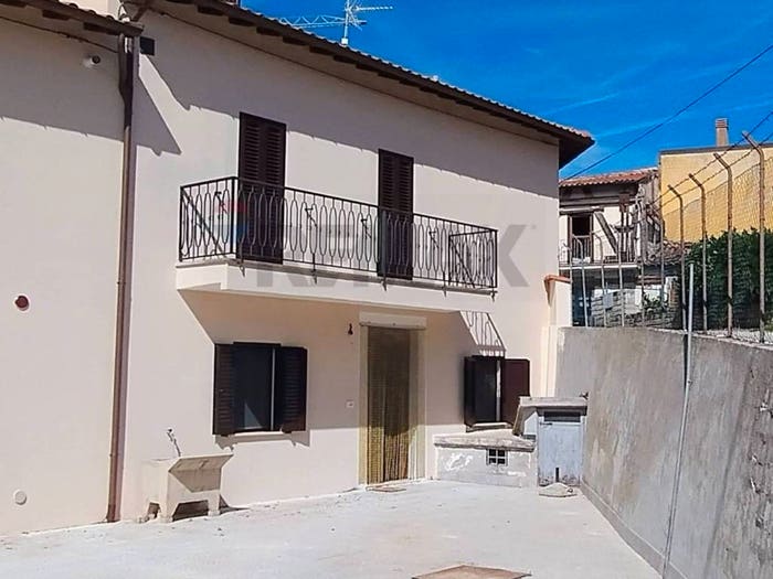 Casa con 6 locali in vendita in Via San Carlo, Roio, L'Aquila
