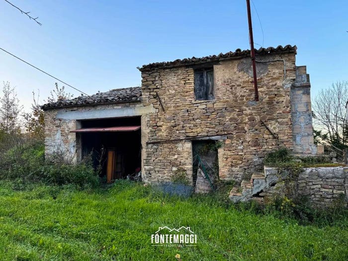 Casa quadrilocale in vendita in Centro, Fratte Rosa