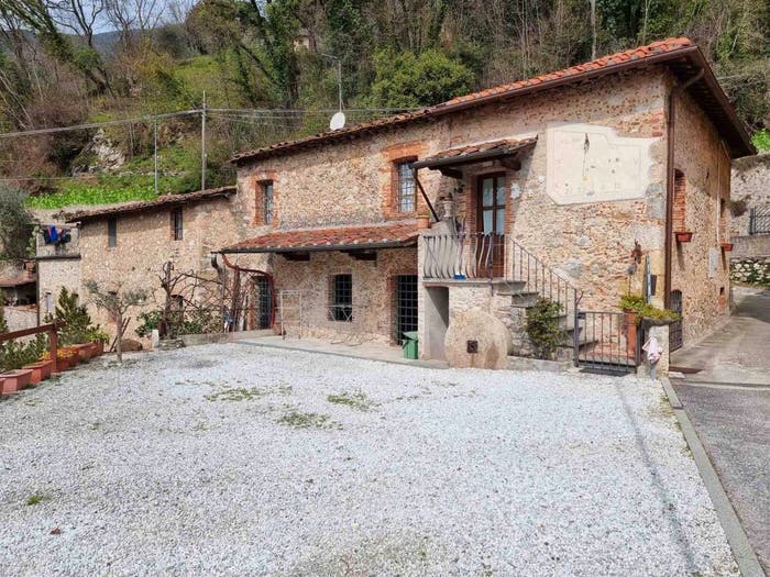 Casa con 6 locali in vendita in Camaiore Paese, Camaiore
