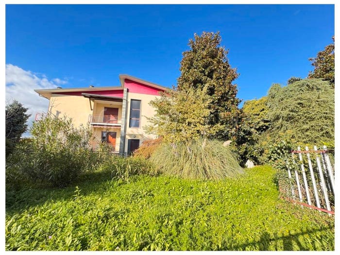 Casa con 6 locali in vendita in Centro, Pessano con Bornago