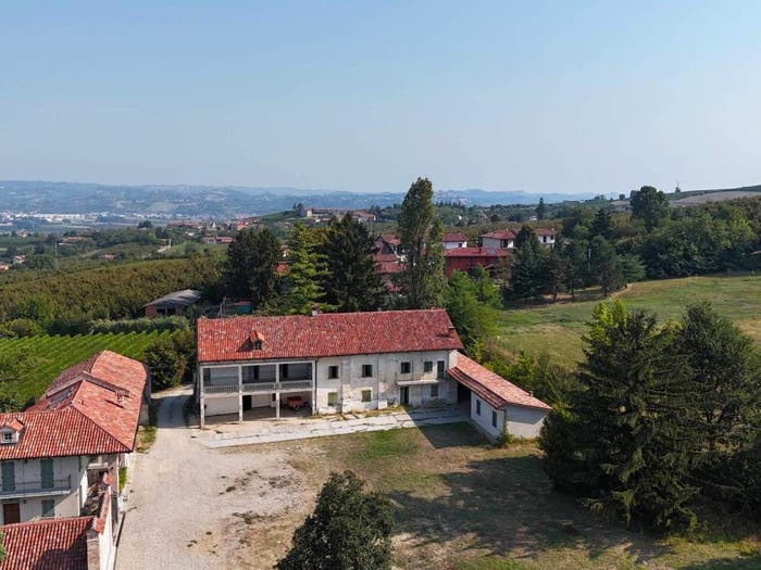 Casa con 6 locali in vendita in Frazione Rivalta, La Morra