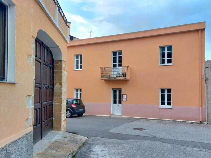 Casa con 6 locali in vendita in Via Principessa Maria, Barumini