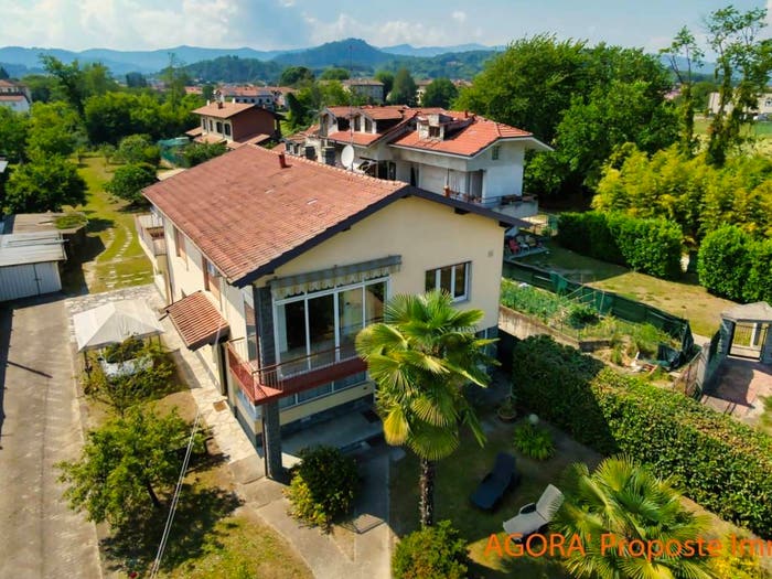 Casa con 6 locali in vendita in Centro, Angera
