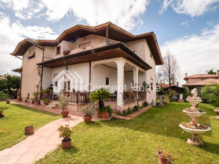 Casa con 6 locali in vendita in Via degli Aceri, Centro, Cisterna di Latina