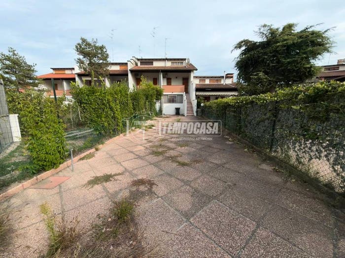 Appartamento trilocale in vendita in Viale Nuova Guinea, Lido delle Nazioni, Comacchio