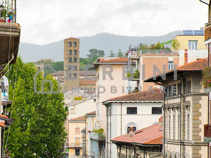 Appartamento con 5 locali in vendita in Via Vittorio Veneto, Saione, Arezzo