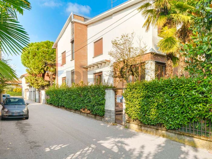 Casa con 6 locali in vendita in via carso, Centro, Castano Primo
