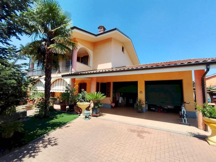 Casa con 6 locali in vendita in Via R Carignano, CampiglioneFenile