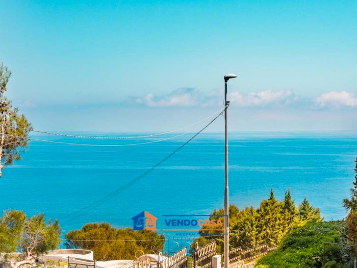 Appartamento bilocale in vendita in Via Torre d'Ere, Bergeggi