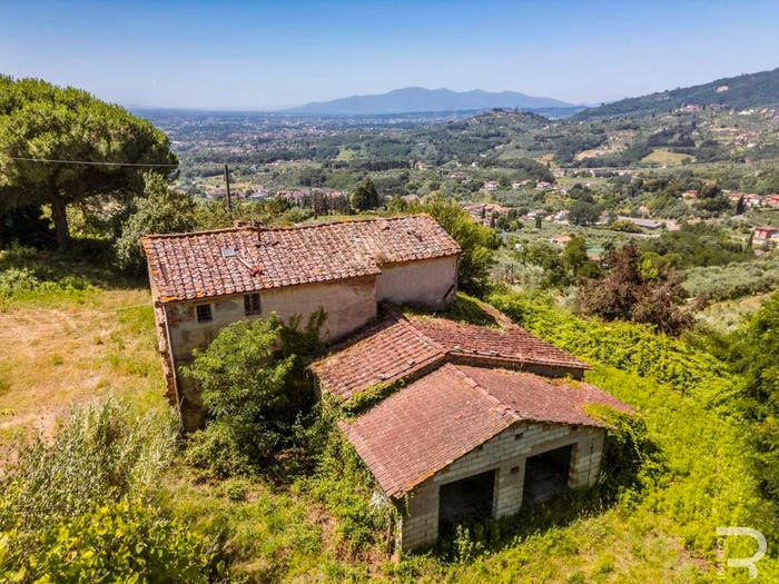 Casa con 6 locali in vendita in Via Croci, Massa e Cozzile