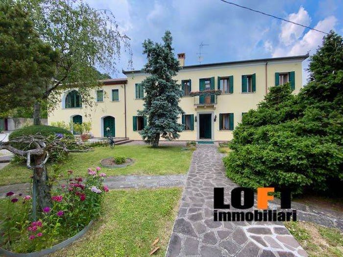 Casa con 6 locali in vendita in Galzignano Terme