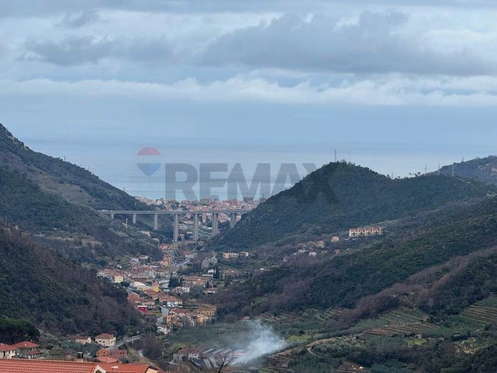 Appartamento trilocale in vendita in Via Barilari, Centro, Magliolo