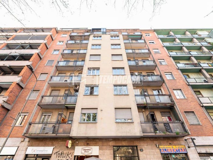 Appartamento trilocale in vendita in Via Lorenteggio, Giambellino, Milano