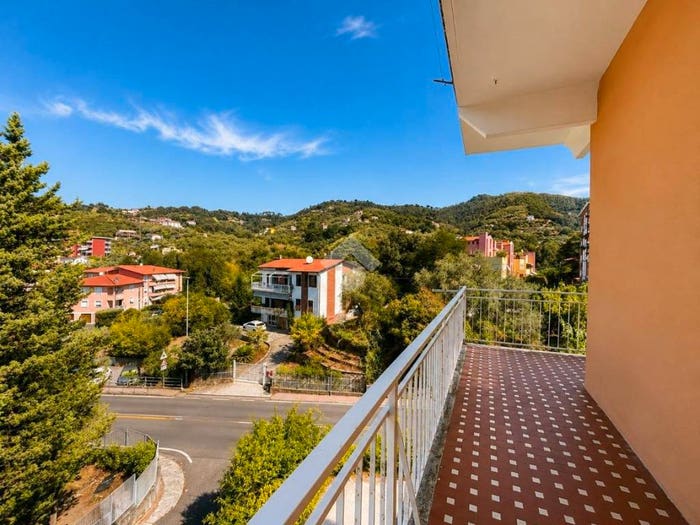 Appartamento quadrilocale in vendita in Via Gozzano, San Terenzo, Lerici