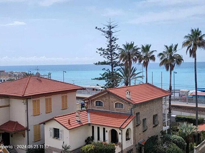 Appartamento trilocale in vendita in Via Agostino Noaro SNC, Centro, Bordighera