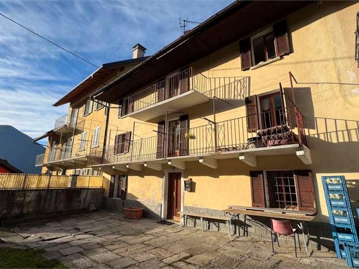 Casa quadrilocale in vendita in Frazione Cardezza x, Chiesa, BeuraCardezza