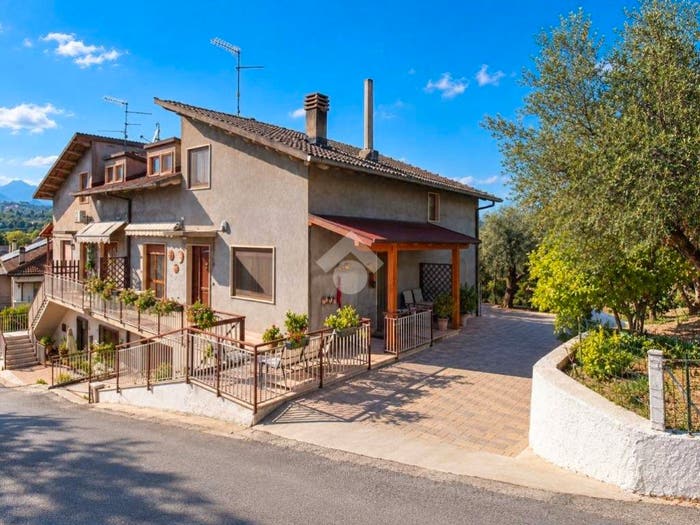 Casa con 6 locali in vendita in Via Fiume Tavo, Centro, Cappelle sul Tavo