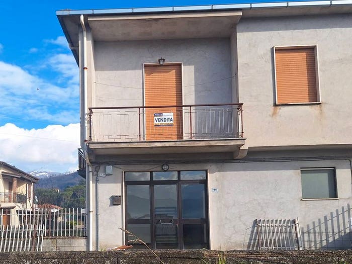 Casa in vendita in Via Martiri delle Fosse Reatine, Rieti