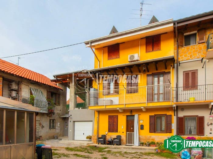 Appartamento quadrilocale in vendita in Via Massimo D'Azeglio F, Centro, Magnago