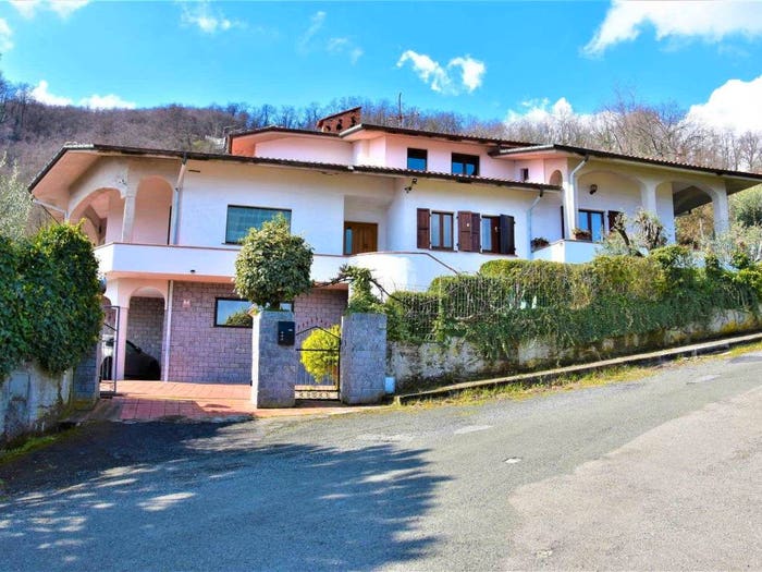 Casa con 6 locali in vendita in Via Busatica, Mulazzo