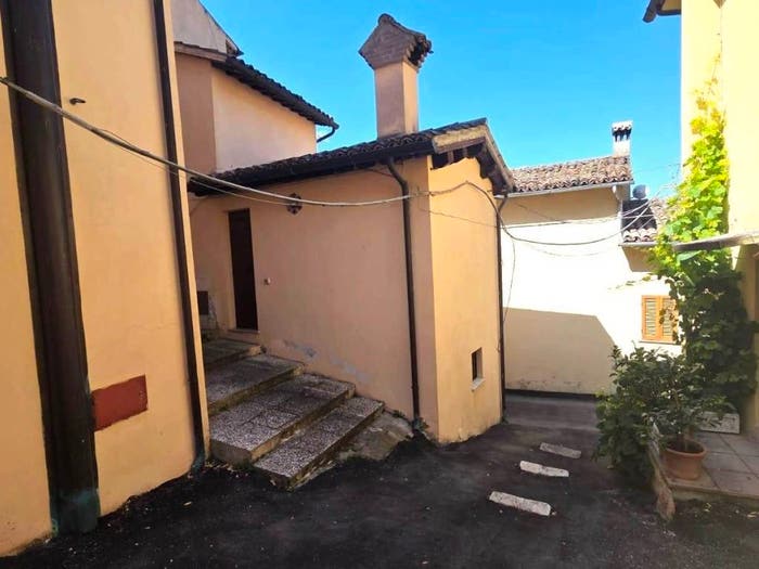 Casa bilocale in vendita in Scandolaro, Carpello Scopoli Casenove Verchiano, Foligno