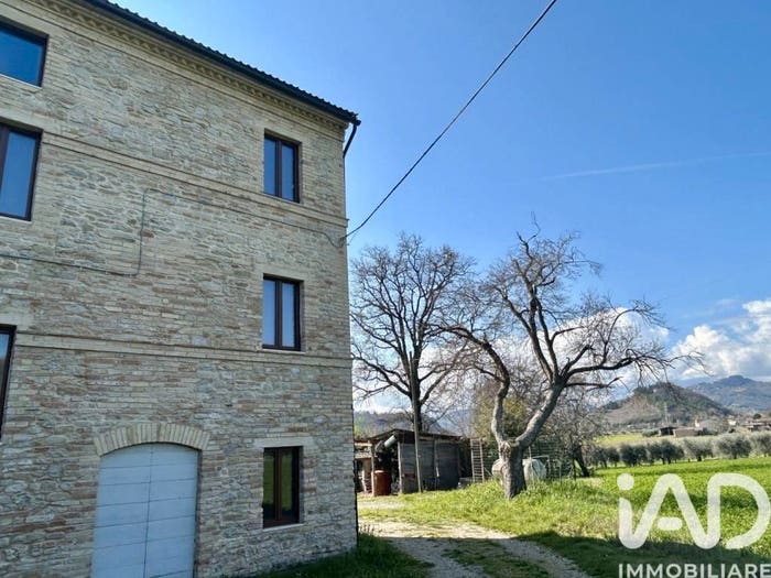 Casa quadrilocale in vendita in Via Volpi, Falerone