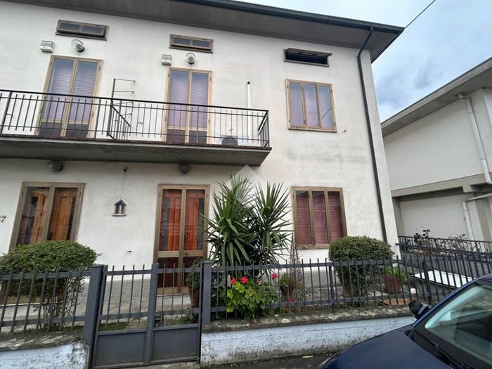 Casa con 6 locali in vendita in Via trento, Centro, Agliana