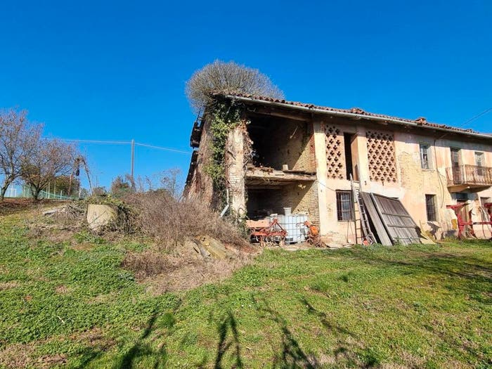 Casa con 6 locali in vendita in Mombercelli