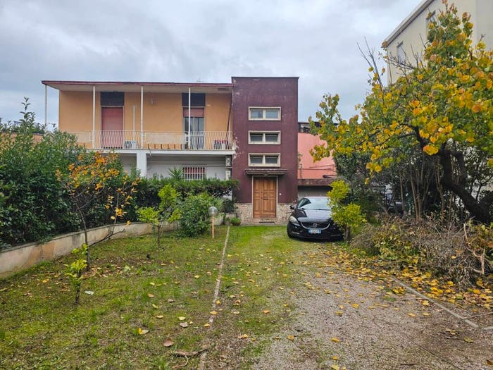 Appartamento con 5 locali in vendita in Via Francesco Ferrucci, Centro, Latina