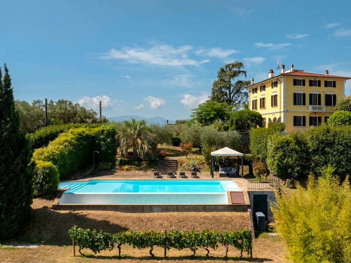 Casa con 6 locali in vendita in Via di Montecarlo, Montecarlo
