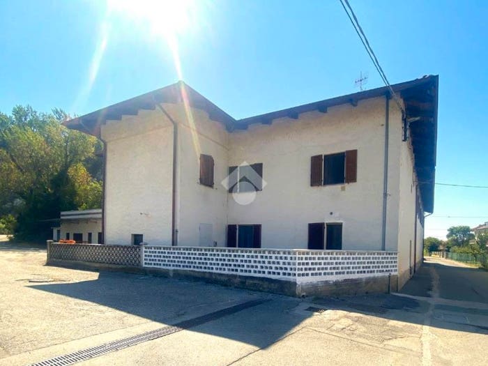Appartamento con 5 locali in vendita in Via balla aldo, Montalto Dora