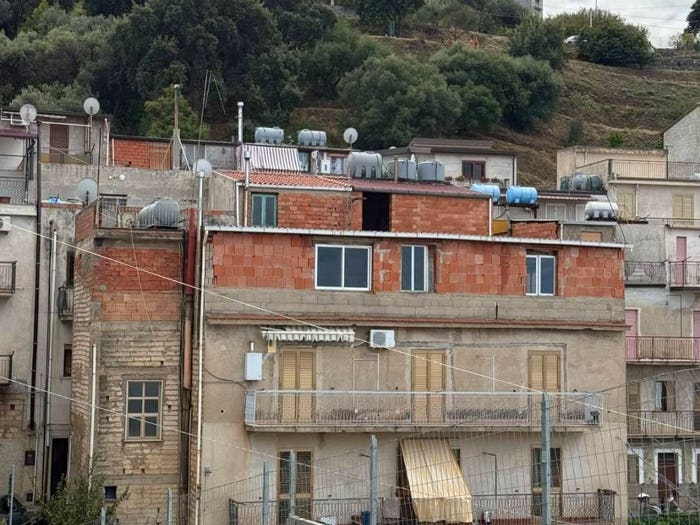 Appartamento trilocale in vendita in Via Liguria, Centro, Caronia