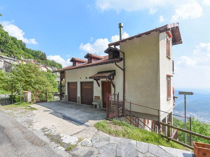 Appartamento trilocale in vendita in Via Per II Bisbino, Cernobbio