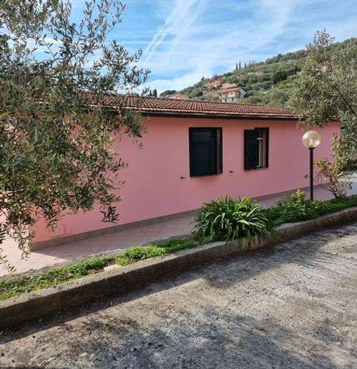 Casa con 5 locali in vendita in Via Fanny Roncati Carli, Oneglia, Imperia