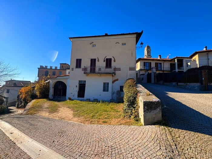 Casa con 6 locali in vendita in Via Regina Margherita, Centro, Albugnano