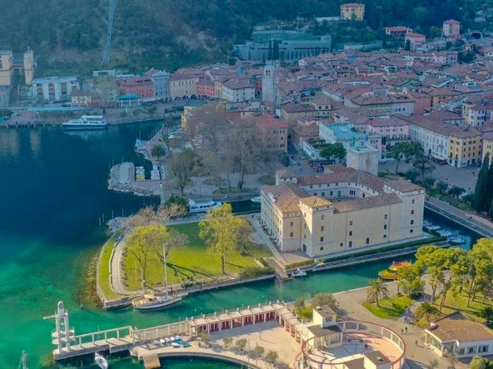 Appartamento con 6 locali in vendita in piazza Garibaldi, Centro, Riva del Garda