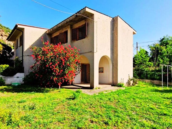 Casa quadrilocale in vendita in Via Santa Maria, Telegrafo, Bonifati
