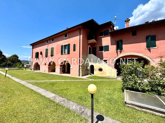 Appartamento con 6 locali in vendita in Via della Repubblica, Costermano, Costermano sul Garda