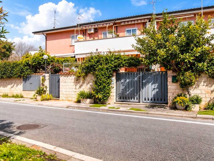 Casa bilocale in vendita in Via dei Gerani, Lido dei Pini di Ardea Lupetta, Ardea