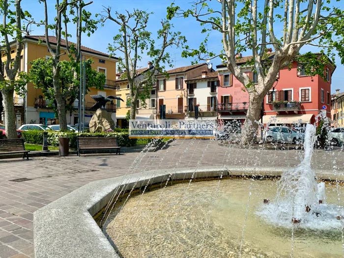Casa con 6 locali in vendita in Piazza Giuseppe Garibaldi, Centro Storico, Desenzano del Garda