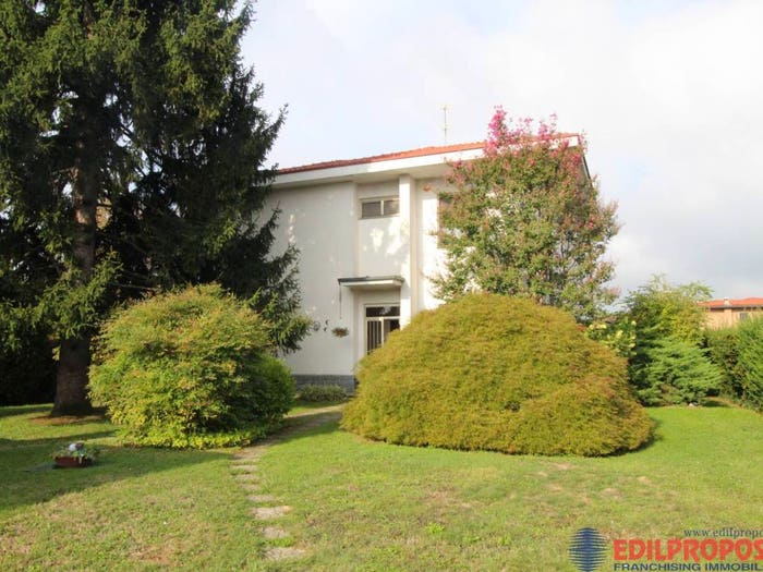 Appartamento trilocale in vendita in Via Masino, Lazzate