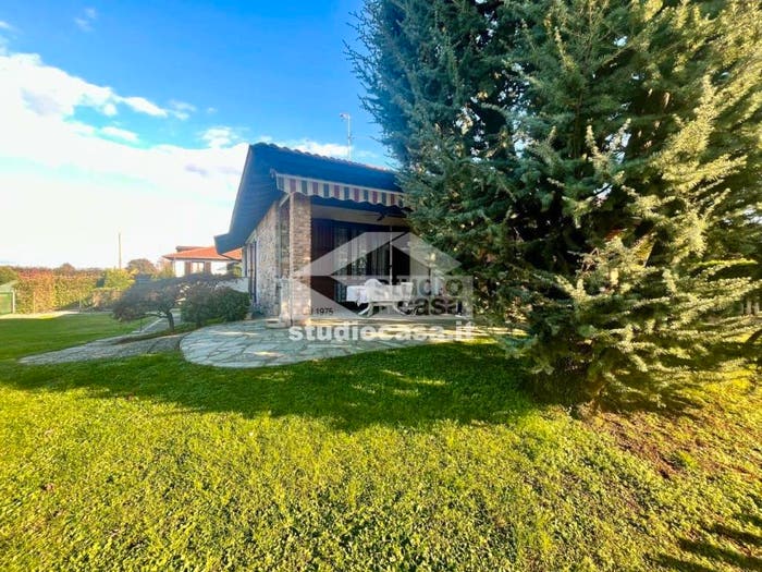 Casa quadrilocale in vendita in Via Benedetto Croce, Centro, Casirate d'Adda