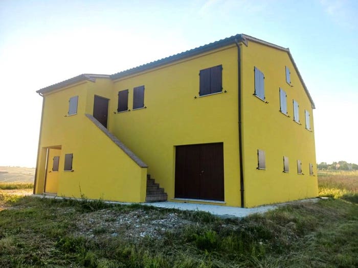 Casa con 6 locali in vendita in Cingoli