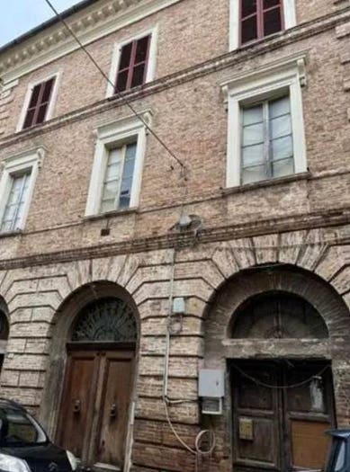 Appartamento con 5 locali in vendita in Via Giacomo Venezian Matelica MC Italia, Centro, Matelica