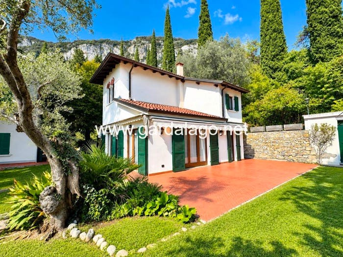 Casa quadrilocale in vendita in Via Guglielmo Marconi, Garda